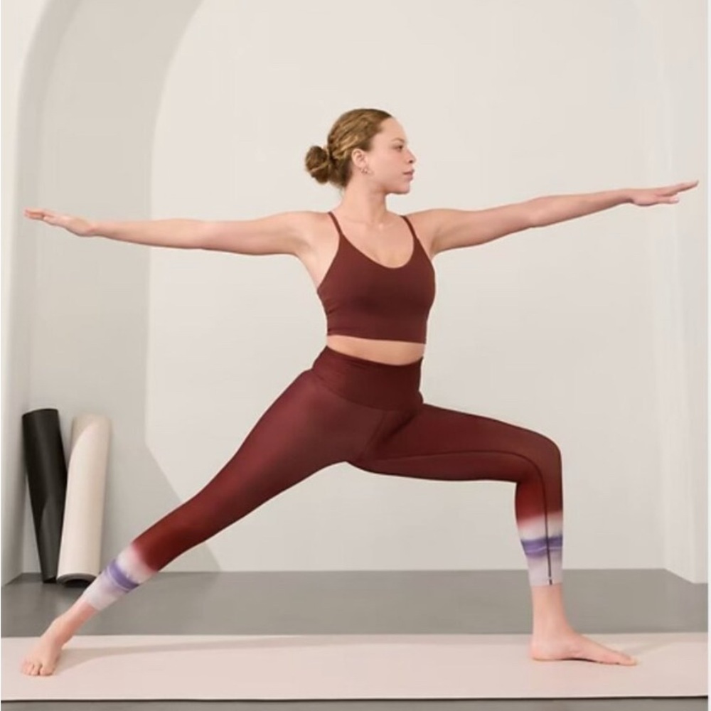 Athleta M Elation Ultra High Rise 7/8 Legging Medium Red Abstract